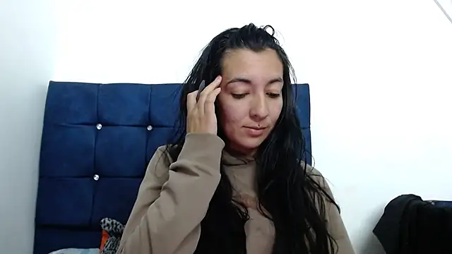 SALOME_KORLAND's Live Chat Room