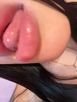 Soft_Pleasure Adlı Modelin Canlı XXX Sohbeti