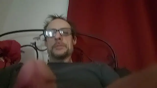 eldone82 Live chatroom