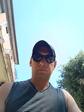 Alley87: διαδικτυακό σόου στην κάμερα