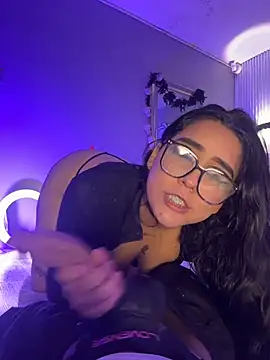KatlynRous Show in webcam