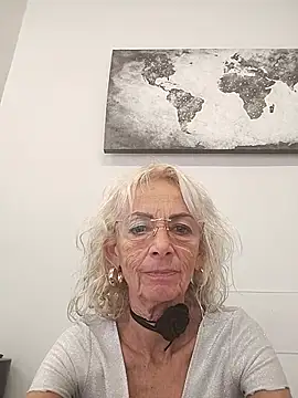clarabell4 Adlı Modelin Canlı XXX Sohbeti