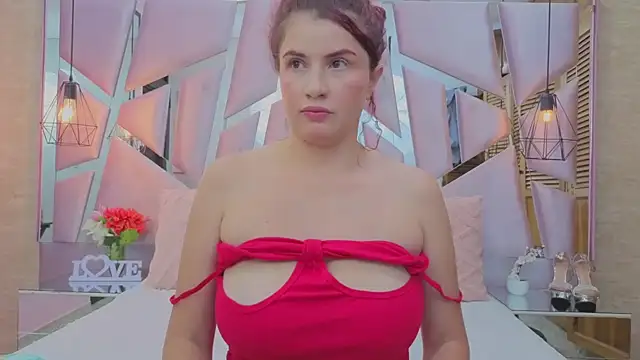ThaliaCross Adlı Modelin Canlı XXX Sohbeti