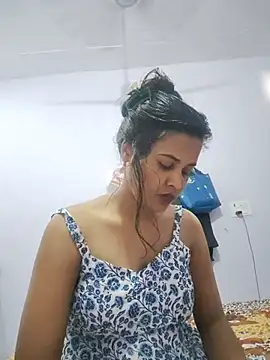 cute_radhikaa's Webcam Show