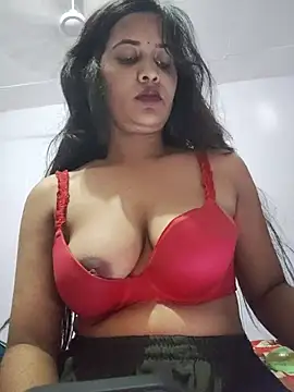 cute_radhikaa Show in webcam