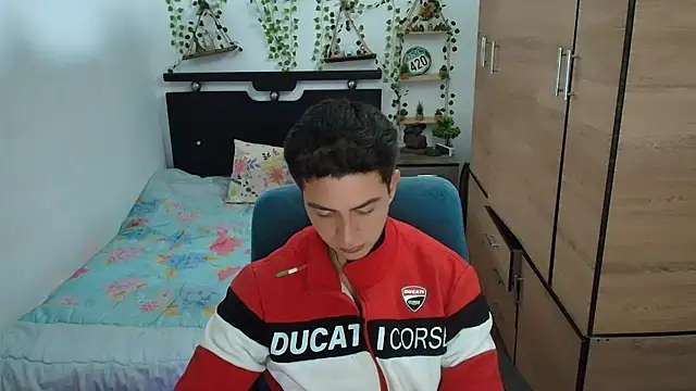 santii_ss Show Webcam