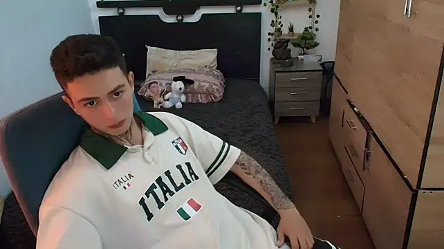 santii_ss Show in webcam