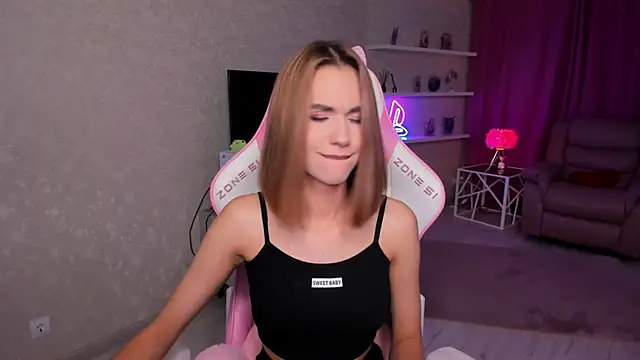 EllaCurtis' Live XXX Chat