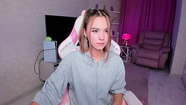 EllaCurtis' Live XXX Chat