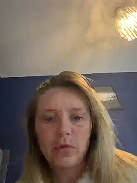 XXX chat uživo modela Sky25x