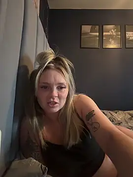 Chatroom XXX en direct de Sky25x