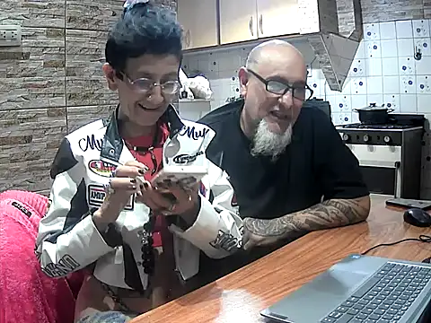 lacoloyelpela25 Show in webcam