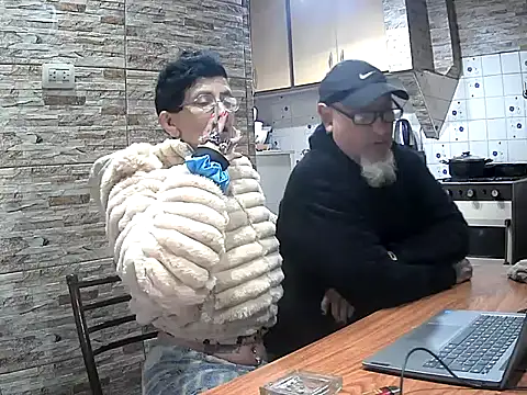 Онлайн чат XXX lacoloyelpela25