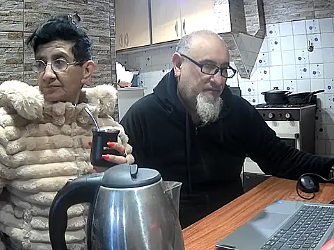 XXX chat uživo modela lacoloyelpela25