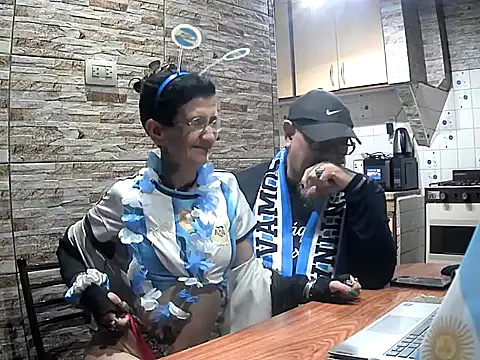 Show de lacoloyelpela25 na webcam