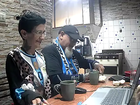 lacoloyelpela25 webkamerás műsora