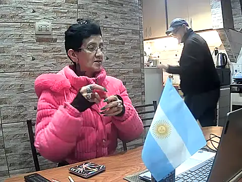 Онлайн чат XXX lacoloyelpela25
