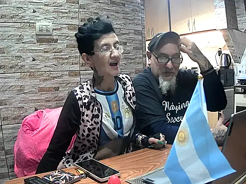 Show de lacoloyelpela25 na webcam