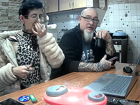 lacoloyelpela25 Show Webcam