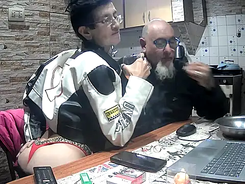 lacoloyelpela25 Adlı Modelin Canlı XXX Sohbeti