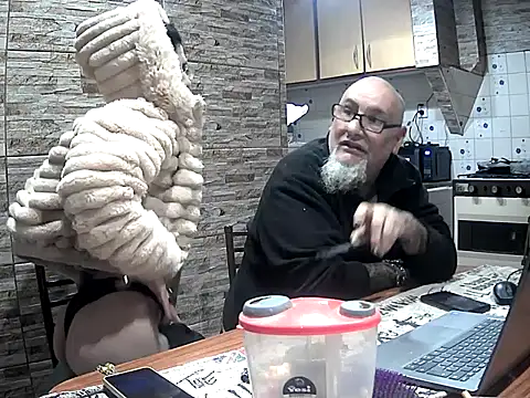 XXX chat uživo modela lacoloyelpela25