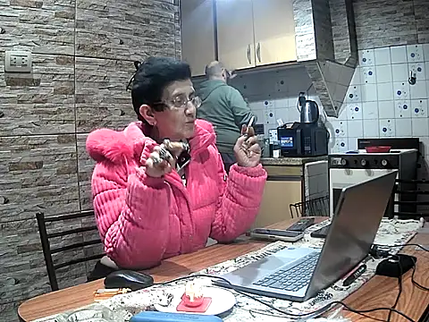 lacoloyelpela25 Chat XXX in diretta