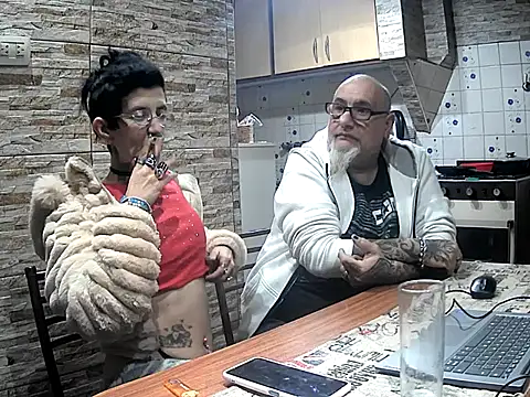 Pokazy przed kamerką – lacoloyelpela25