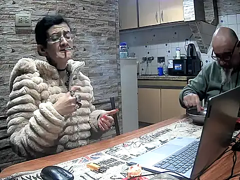 lacoloyelpela25 XXX чат на живо