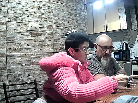 Pokazy przed kamerką – lacoloyelpela25