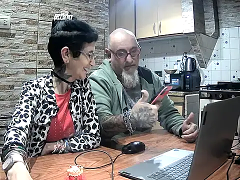 Show modela lacoloyelpela25 na web-kameri