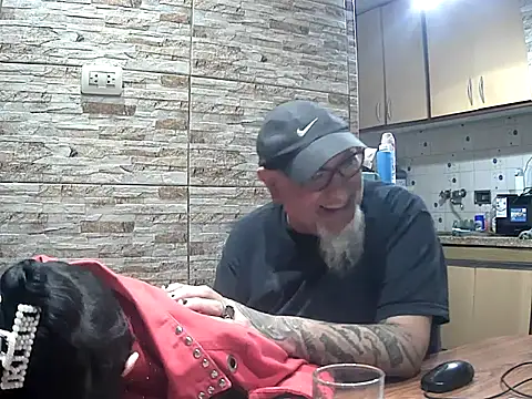 lacoloyelpela25 Show in webcam