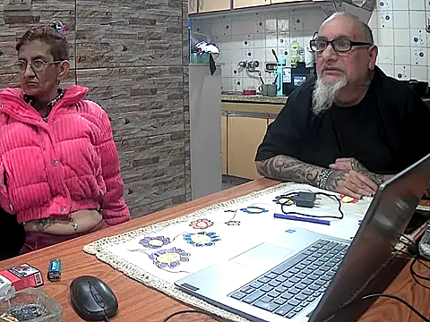 lacoloyelpela25 Show in webcam