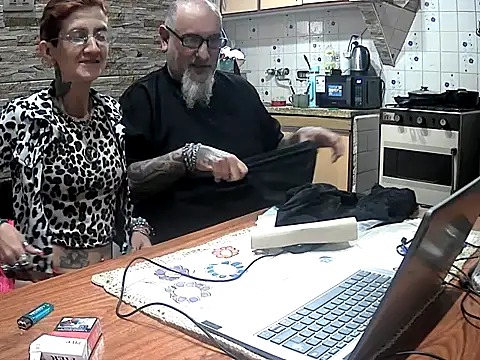 lacoloyelpela25 Show in webcam