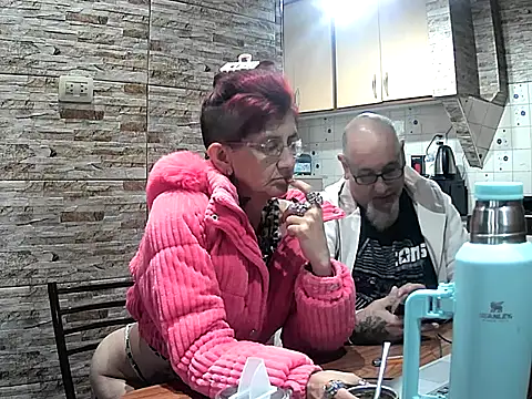 Pokazy przed kamerką – lacoloyelpela25