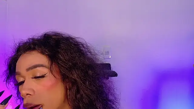 Dark_engel Show in webcam