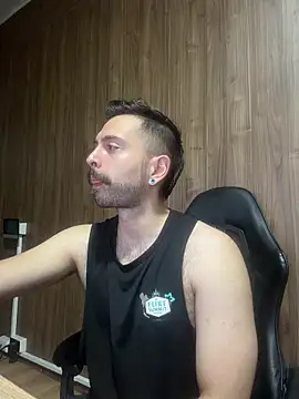 Show modela Nacho_Masters na web-kameri