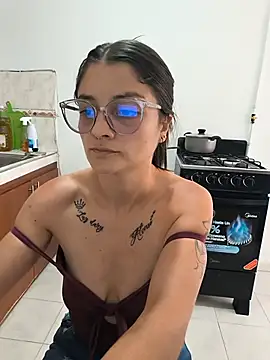 Chat XXX en directo de Coralinne__