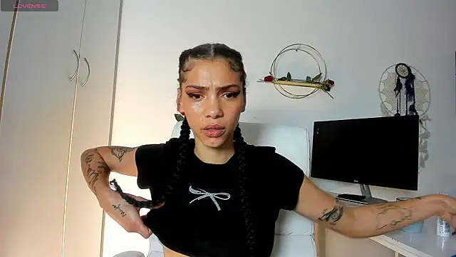 Chatroom XXX en direct de TattoedLexi_