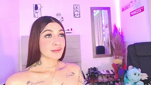 Anna_belly: διαδικτυακό σόου στην κάμερα