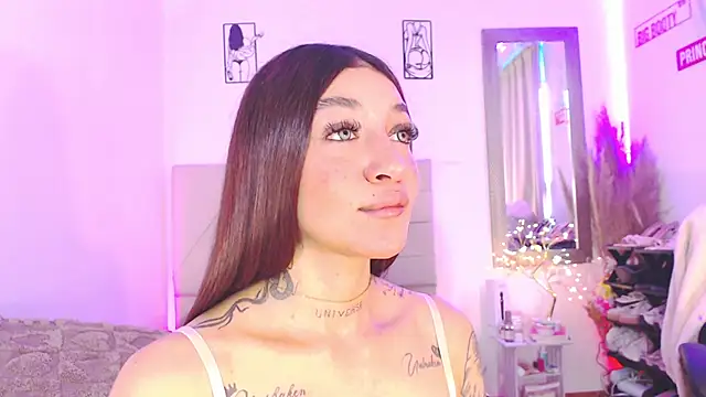 Anna_belly élő XXX-chatje