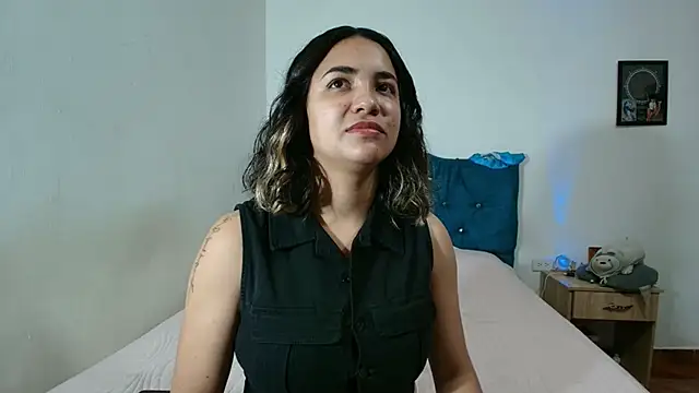 Naughty_Nights_Live: διαδικτυακό σόου στην κάμερα