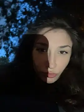 צ'אט XXX בשידור חי של ScarletBloom_