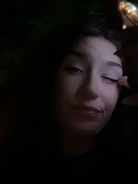 צ'אט XXX בשידור חי של ScarletBloom_