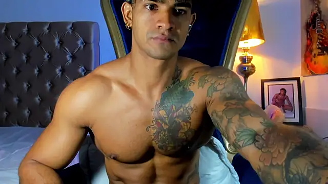 Show modela antonio__444 na web-kameri