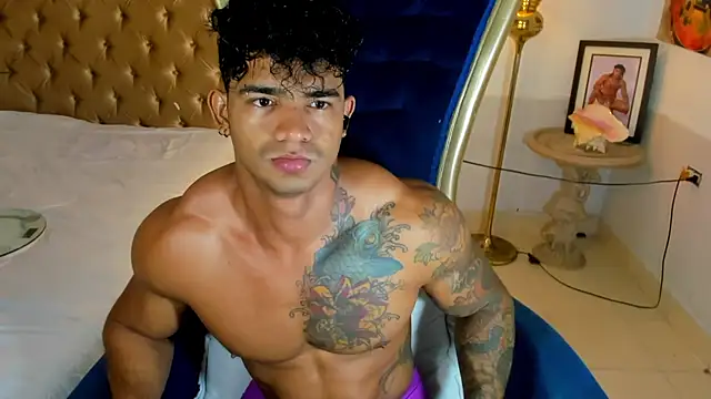 Show modela antonio__444 na web-kameri