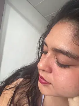 EmilyNoir1 Adlı Modelin Canlı XXX Sohbeti