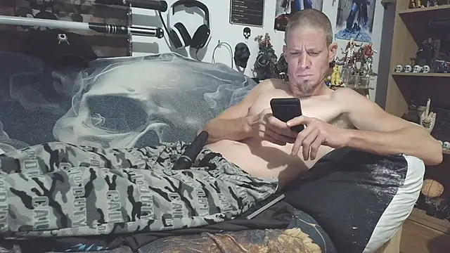 TomXXII webkamerás műsora