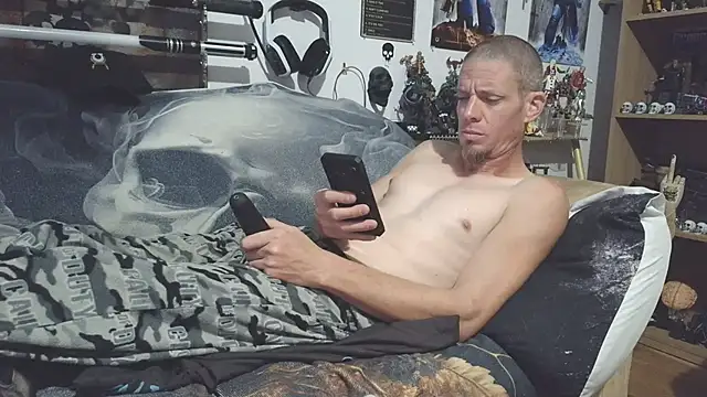 TomXXII webkamerás műsora