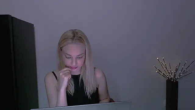 Lia_noo_regrets' Webcam Show