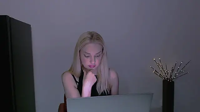 Lia_noo_regrets Adlı Modelin Web Kamerası Şovu